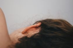 Tinnitus - hučení či šelest v uších. Jak se pískání v uších zbavit - 235003 - Tinnitus - hučení či šelest v uších